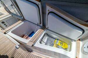 2011 Viking 70 Convertible thumbnail 76