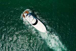 2011 Viking 70 Convertible thumbnail 21