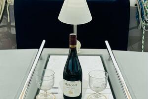 Bottle of Meiomi Pinot Noir with glasses on Beneteau Oceanis