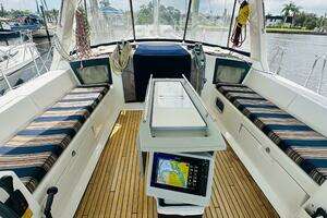 2015 Beneteau Oceanis 45 thumbnail 31