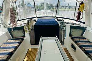 2015 Beneteau Oceanis 45 thumbnail 32
