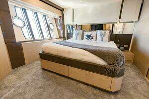 2017 Ferretti Yachts 750 thumbnail 76