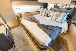 2017 Ferretti Yachts 750 thumbnail 82