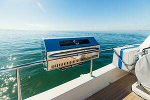 2017 Ferretti Yachts 750 thumbnail 35