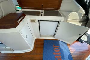 Regal 52 Sport Coupe - Helm Deck