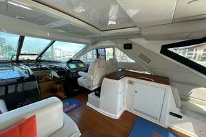 Regal 52 Sport Coupe - Helm Deck