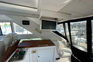 Regal 52 Sport Coupe - Helm Deck
