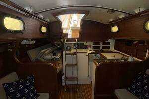1985 Cape Dory thumbnail 11