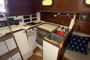 1985 Cape Dory thumbnail 12