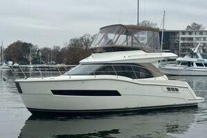 2016 Carver C34 Command Bridge thumbnail 1