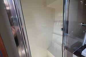 2016 Carver C34 Head Separate Shower
