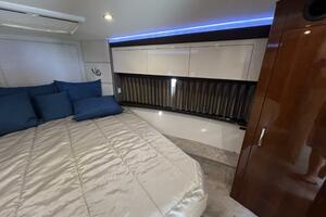 2016 Carver C34 V-Berth Starboard Side