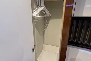 2016 Carver C34 Aft Stateroom Closet