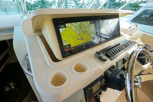 2007 Grady-White Express 360 helm with navigation display an