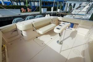2007 Grady-White Express 360 boat deck with seating and tabl