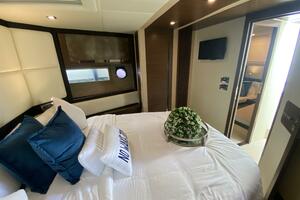 56FT (17.3M) AZIMUT