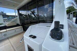 56FT (17.3M) AZIMUT