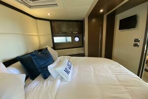 56FT (17.3M) AZIMUT