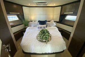 56FT (17.3M) AZIMUT