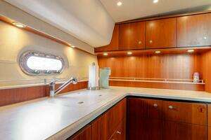 2007 Tiara Yachts 4300 Sovran thumbnail 11