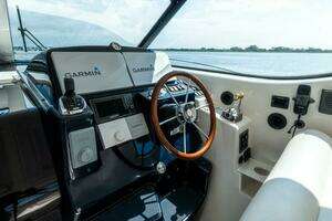 2007 Tiara Yachts 4300 Sovran thumbnail 8