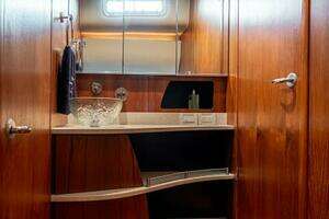2007 Tiara Yachts 4300 Sovran thumbnail 18