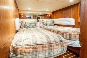 2007 Tiara Yachts 4300 Sovran thumbnail 17