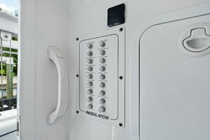 2012 Regulator 32