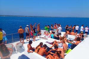 102ft Custom Yacht For Sale