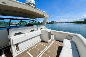 1998 Tiara Yachts 3500 Express thumbnail 4