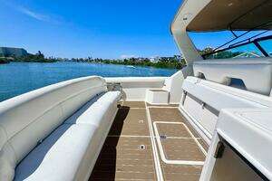 1998 Tiara Yachts 3500 Express thumbnail 5