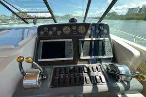 1998 Tiara Yachts 3500 Express thumbnail 11