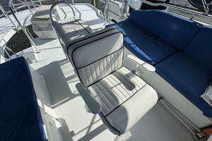 1999 Mainship 350 Trawler thumbnail 31