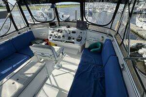 1999 Mainship 350 Trawler thumbnail 28