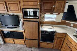 1999 Mainship 350 Trawler thumbnail 12