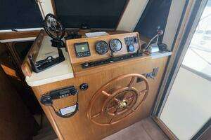 1999 Mainship 350 Trawler thumbnail 24