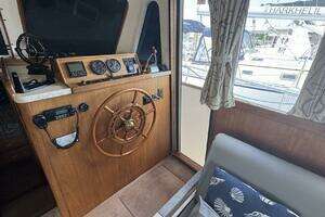 1999 Mainship 350 Trawler thumbnail 26