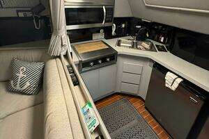 1989 Sea Ray 460 Express Cruiser thumbnail 17
