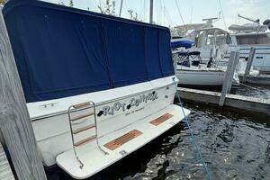 1989 Sea Ray 460 Express Cruiser thumbnail 4