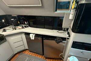 1989 Sea Ray 460 Express Cruiser thumbnail 16