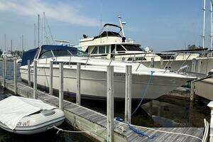 1989 Sea Ray 460 Express Cruiser thumbnail 2