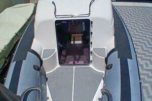 2002 Protector 28 Targa thumbnail 8
