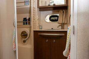 2013 Sea Ray 370 Sundancer thumbnail 43