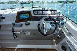 2013 Sea Ray 370 Sundancer thumbnail 26