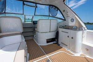 2013 Sea Ray 370 Sundancer thumbnail 12