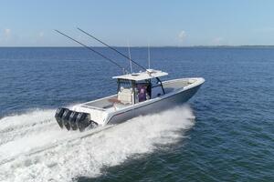 2022 44_ Contender 44 ST One More Stb Aft Running