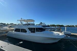 51FT (15.54M) NAVIGATOR Worth Avenue Yachts