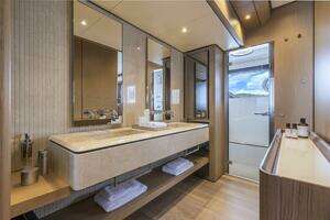 2021 Ferretti Yachts Ferretti 1000 thumbnail 22