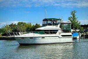1991 Carver 3807 Aft Cabin thumbnail 4
