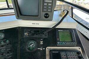 1991 Carver 3807 Aft Cabin thumbnail 17
